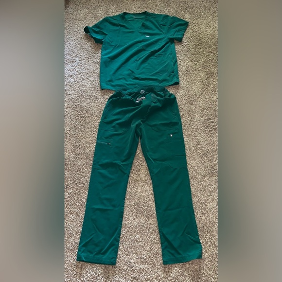 Large Hunter Green Figs Tops (2) and Pants (3) - Picture 2 of 4